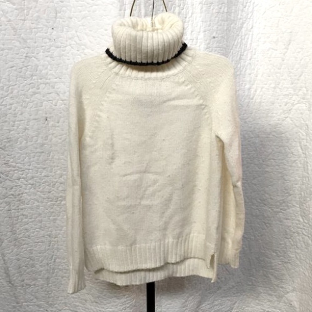 Uniqlo woman turtleneck wool sweater